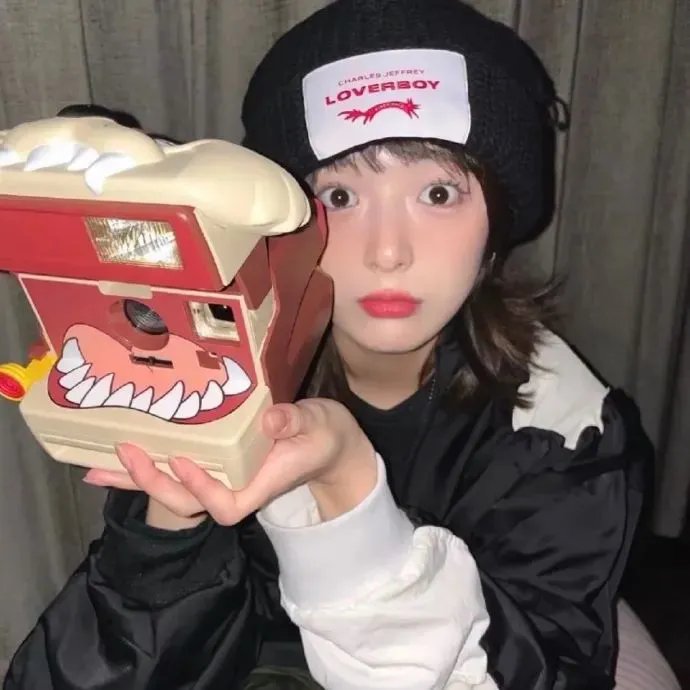 记忆女神的女儿们 海报